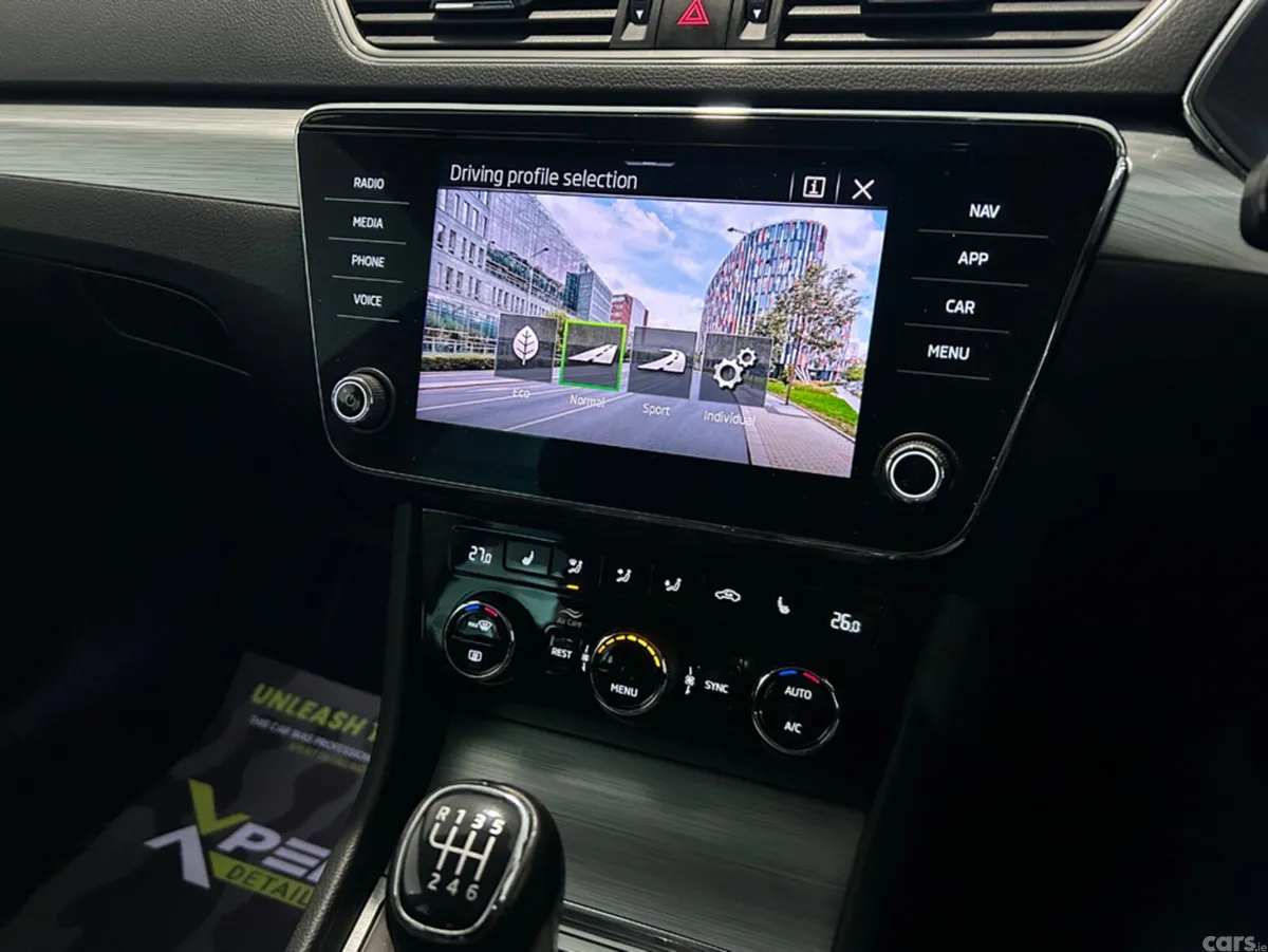 Skoda Superb Hatchback, Diesel, 2022, Blue