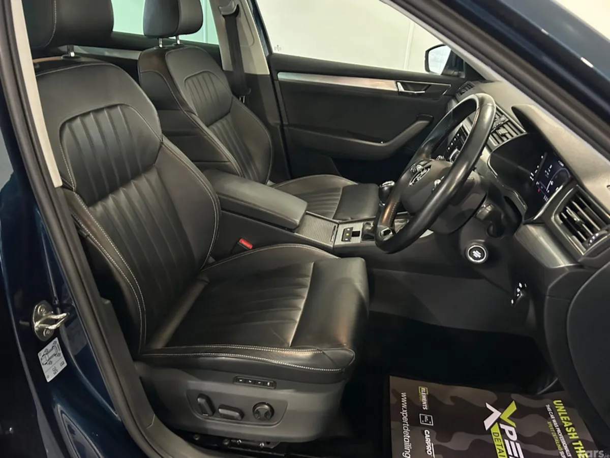 Skoda Superb Hatchback, Diesel, 2022, Blue
