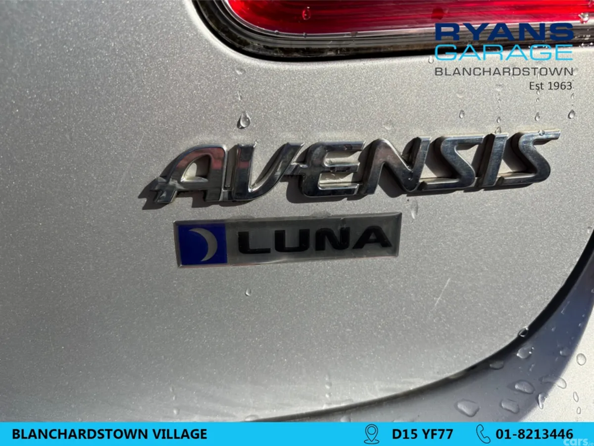 Toyota Avensis Saloon, Petrol, 2011, Silver