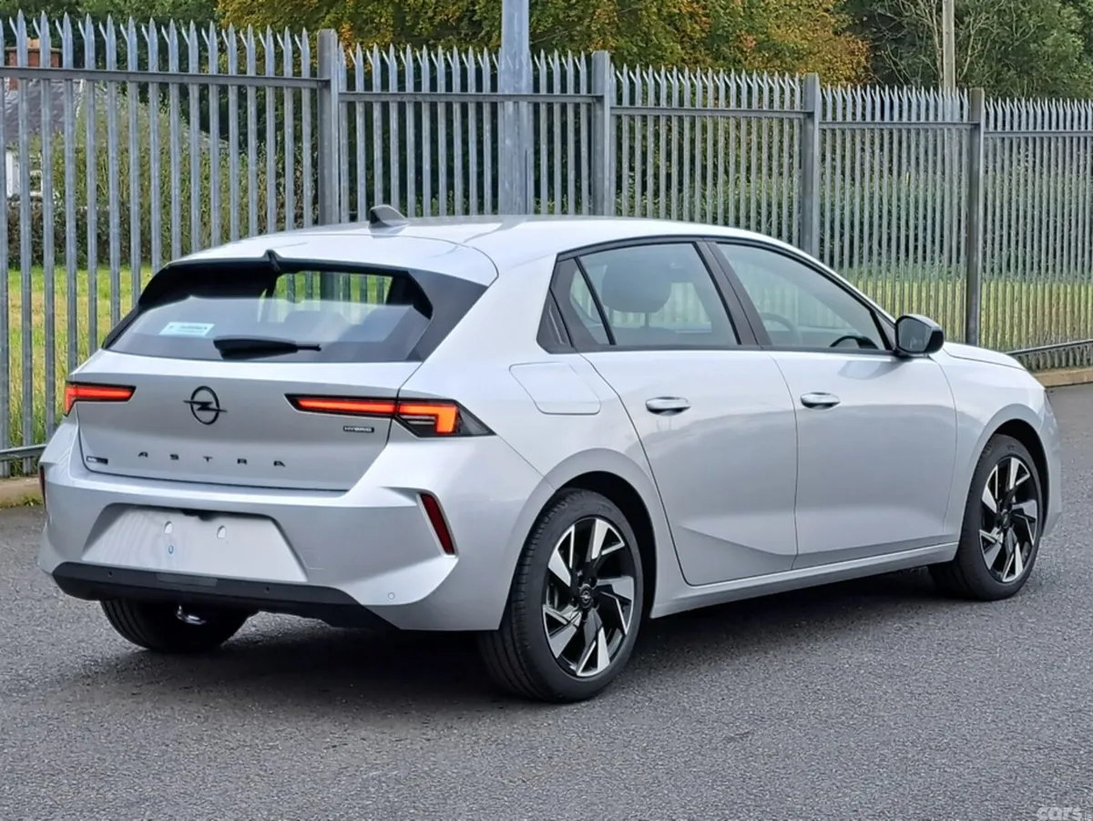 Opel Astra Hatchback, Petrol Hybrid, 2027, Silver