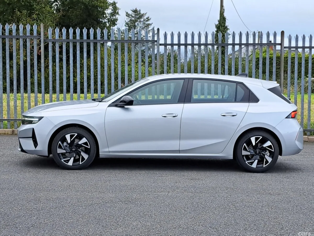 Opel Astra Hatchback, Petrol Hybrid, 2027, Silver