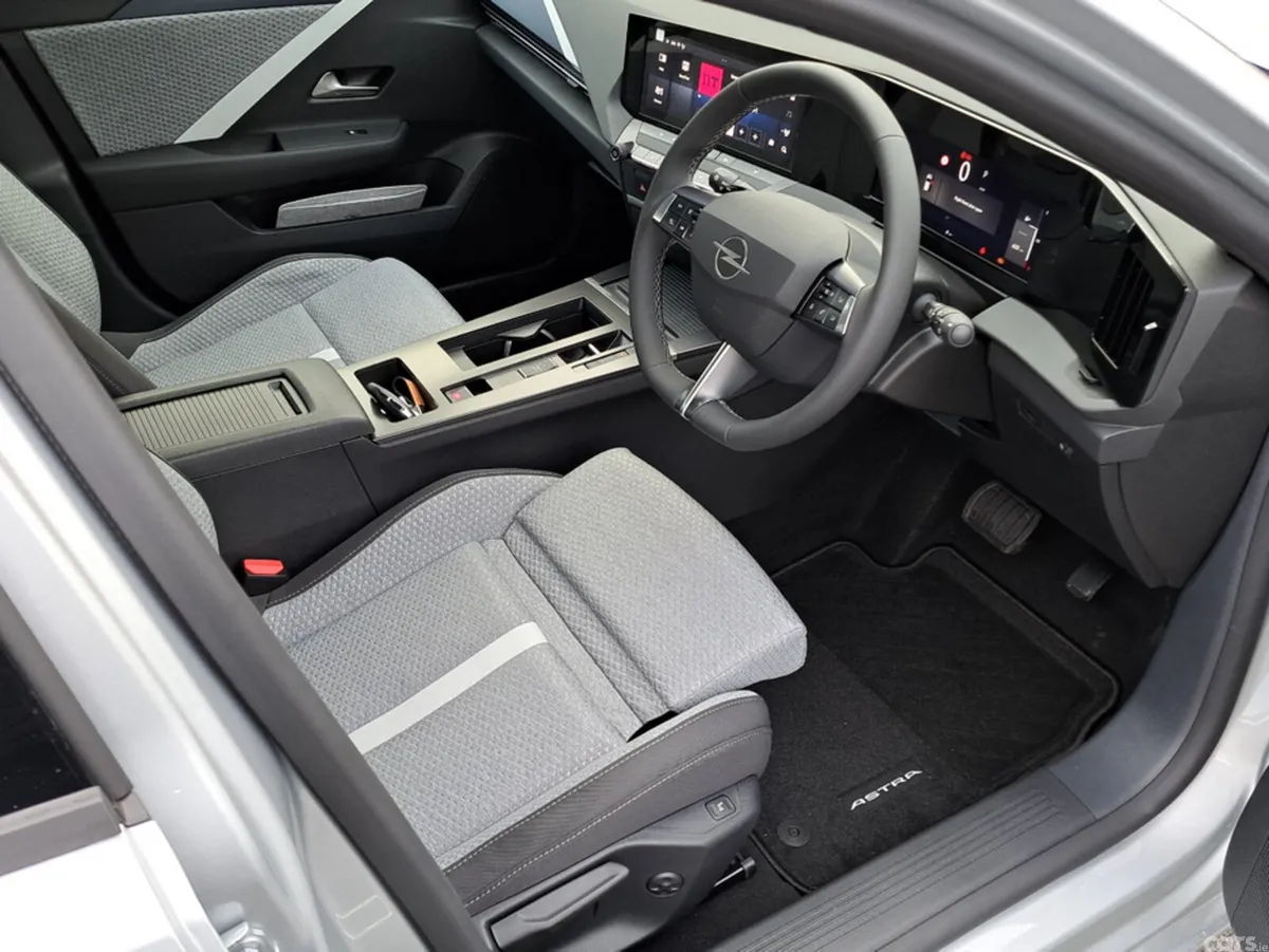 Opel Astra Hatchback, Petrol Hybrid, 2027, Silver
