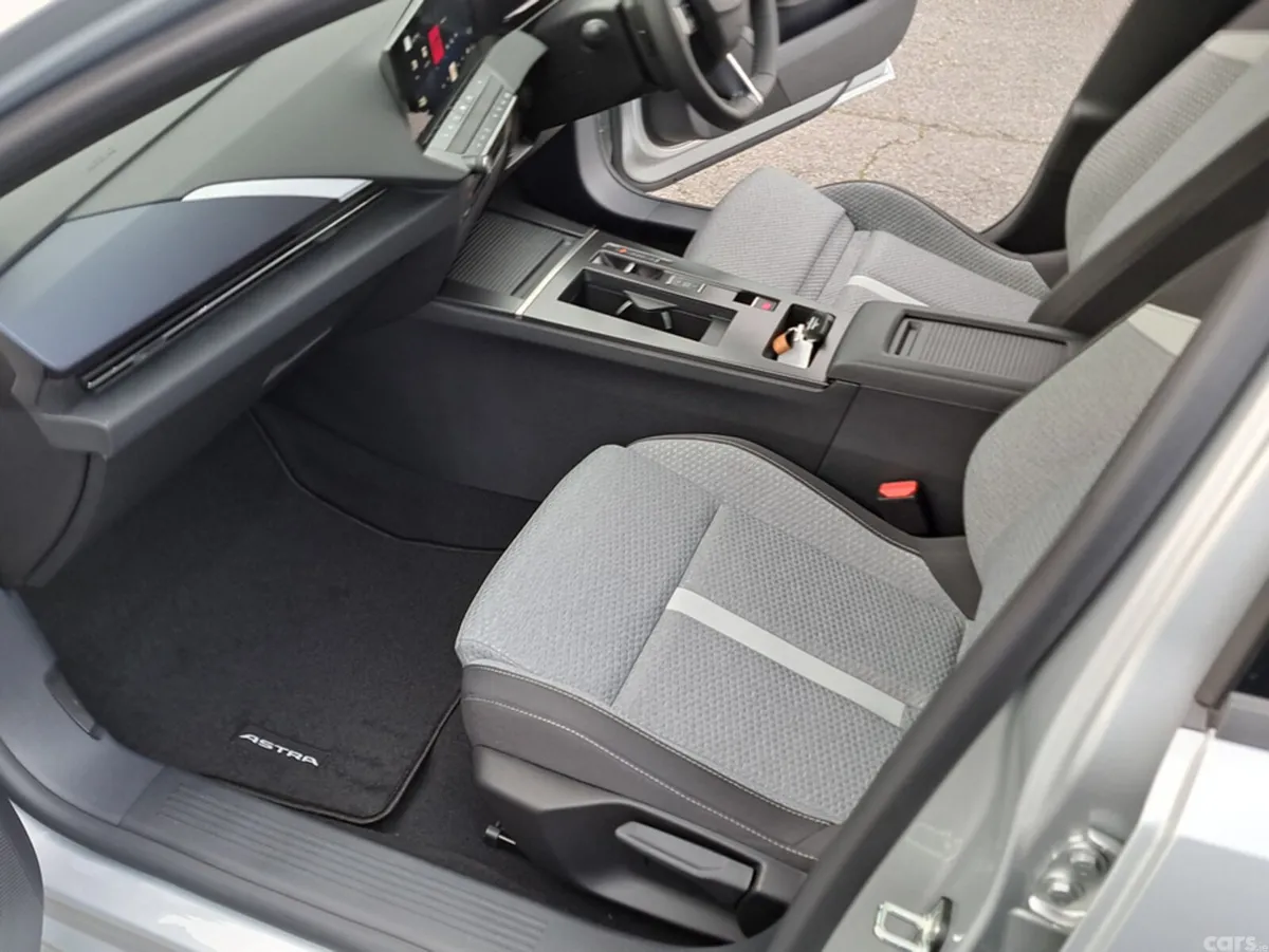 Opel Astra Hatchback, Petrol Hybrid, 2027, Silver