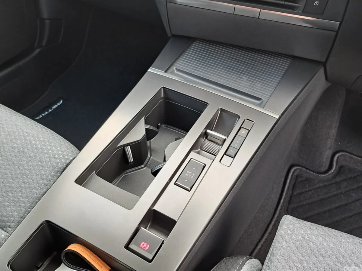 Opel Astra Hatchback, Petrol Hybrid, 2027, Silver