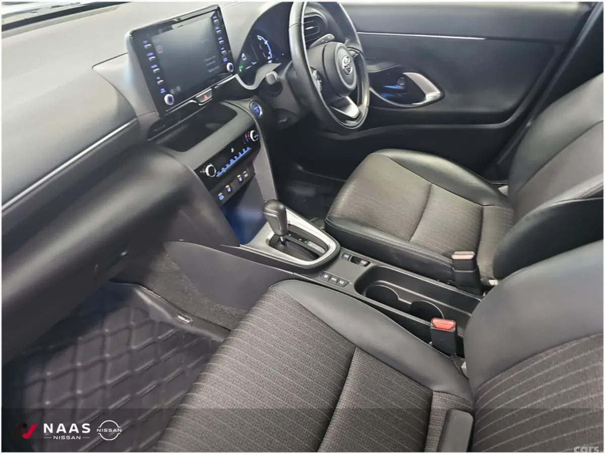 Toyota Yaris Cross Hatchback, Petrol Hybrid, 2023, Black