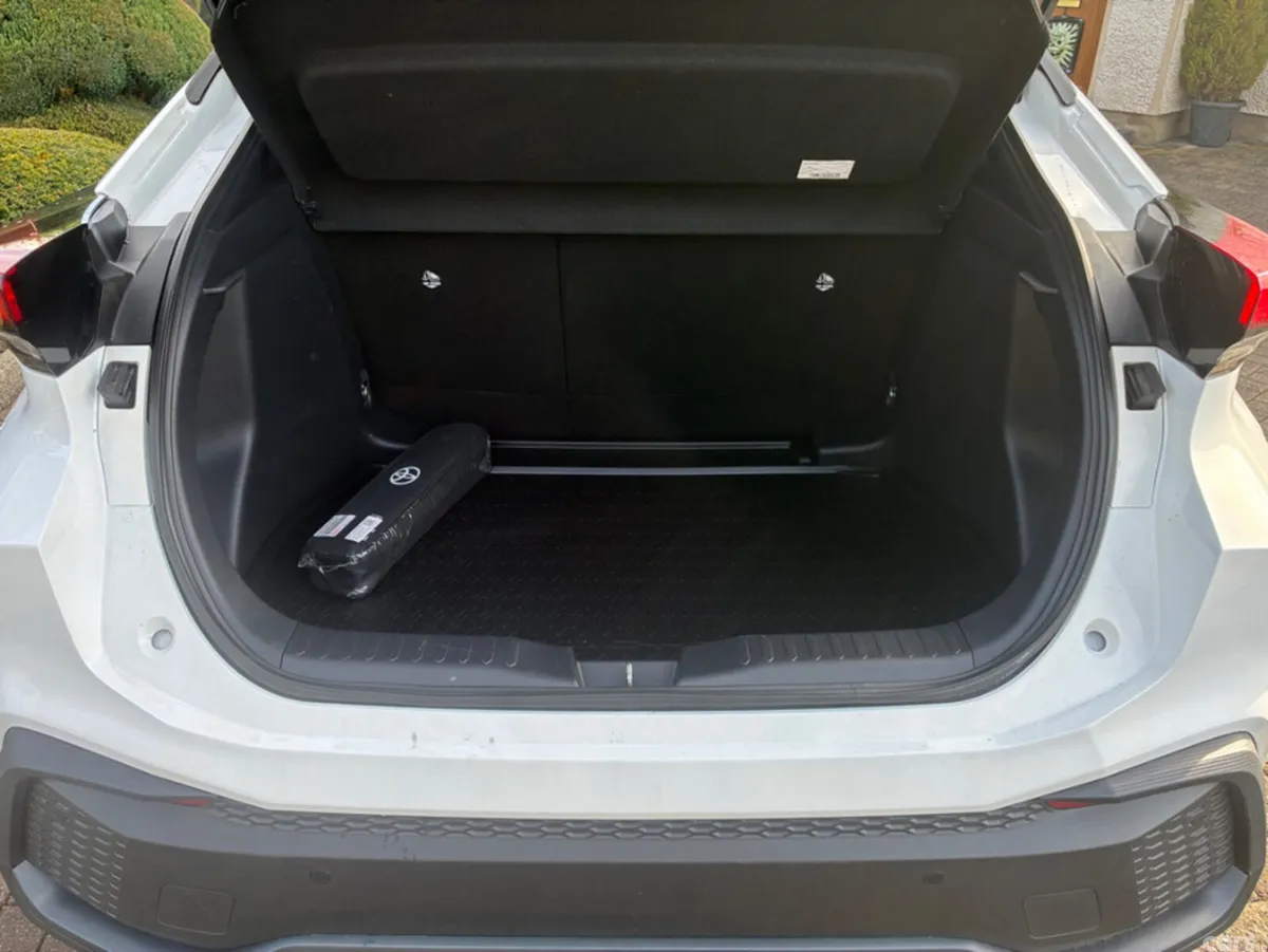 Toyota C-HR Hatchback, Petrol Hybrid, 2025, White