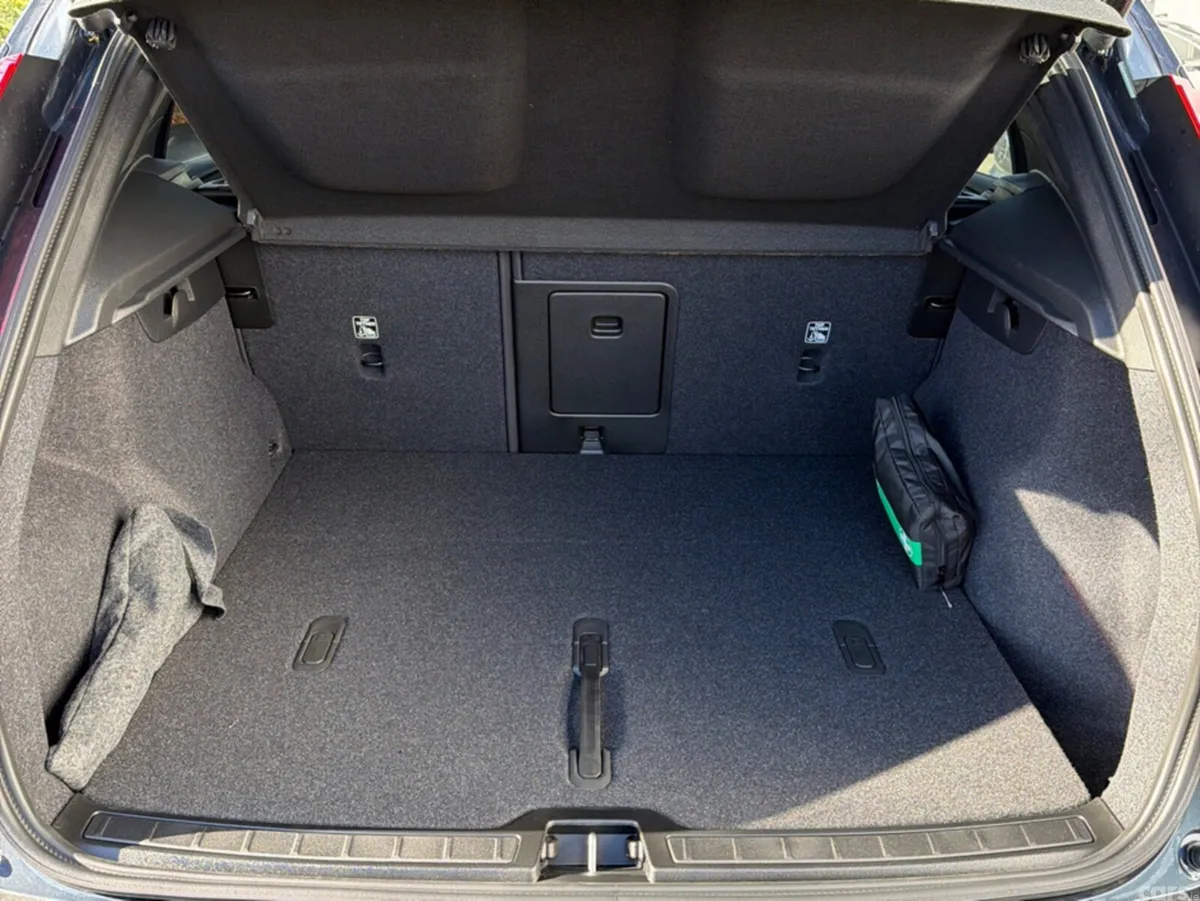 Volvo EX40 SUV, Electric, 2026, Blue