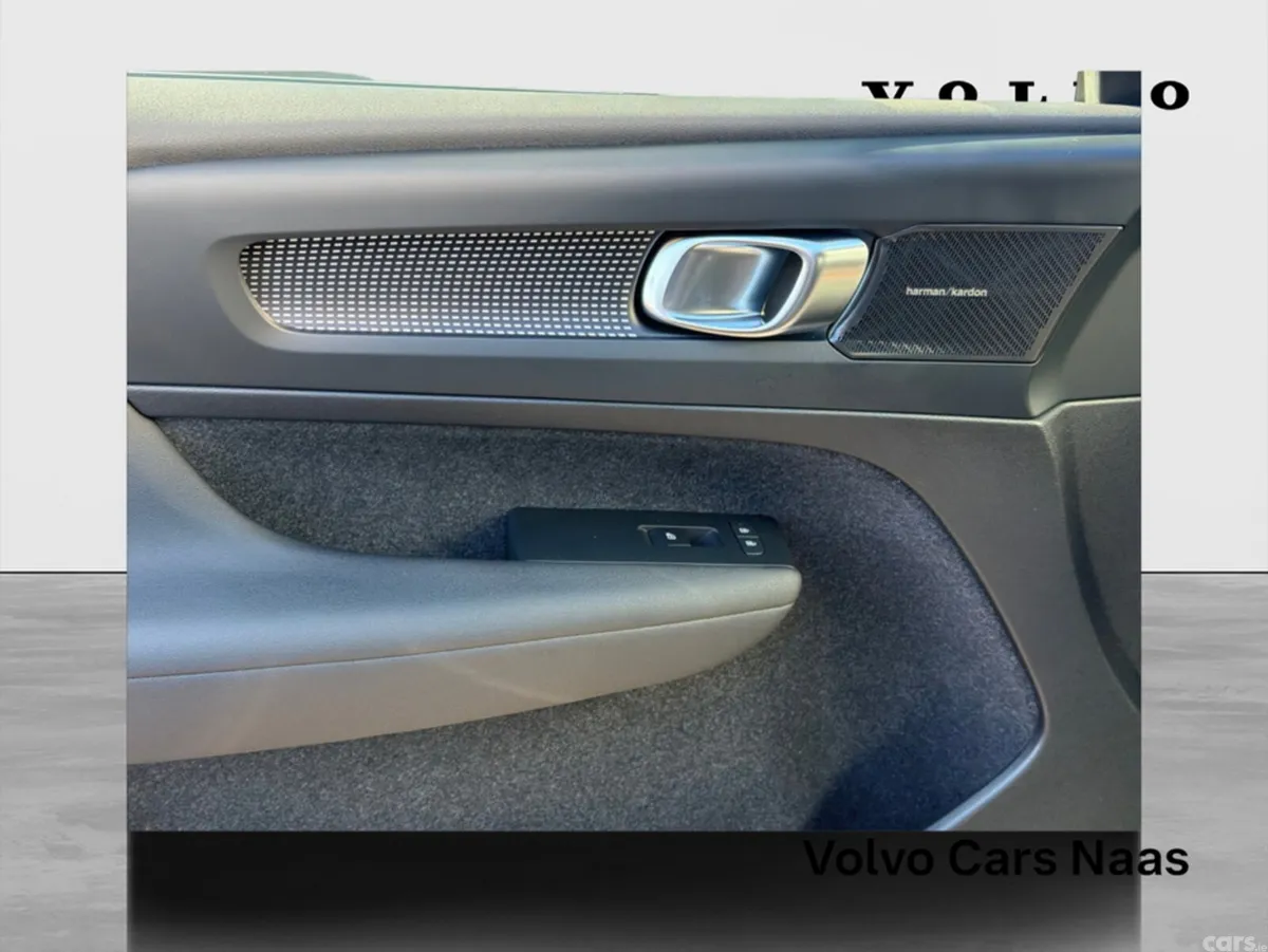 Volvo EX40 SUV, Electric, 2026, Blue