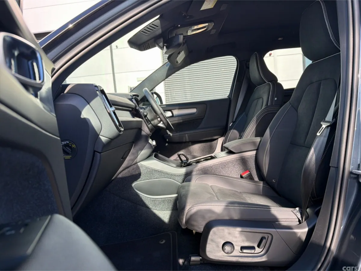 Volvo EX40 SUV, Electric, 2026, Blue