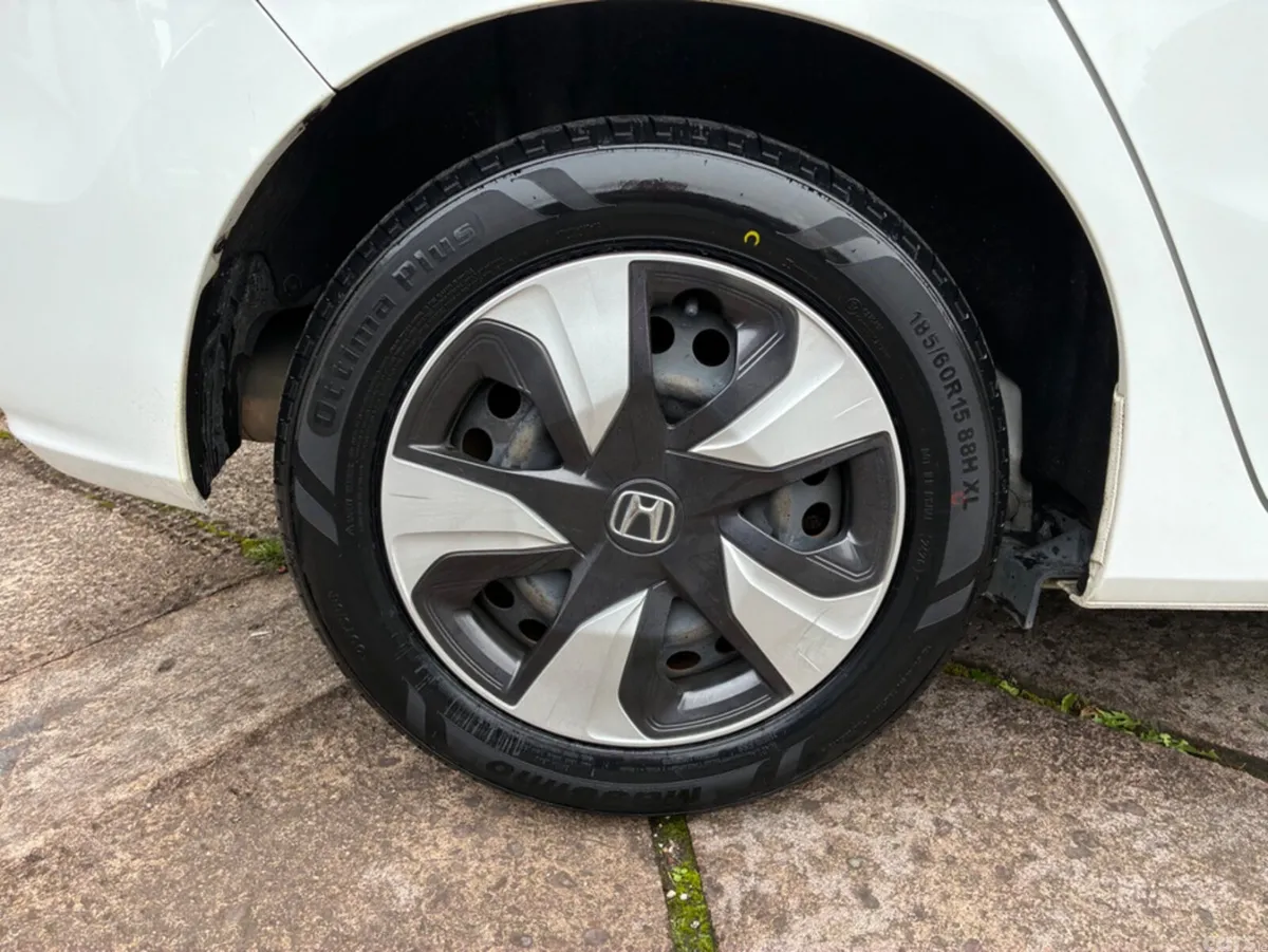 Honda Fit Hatchback, Petrol Hybrid, 2019, White