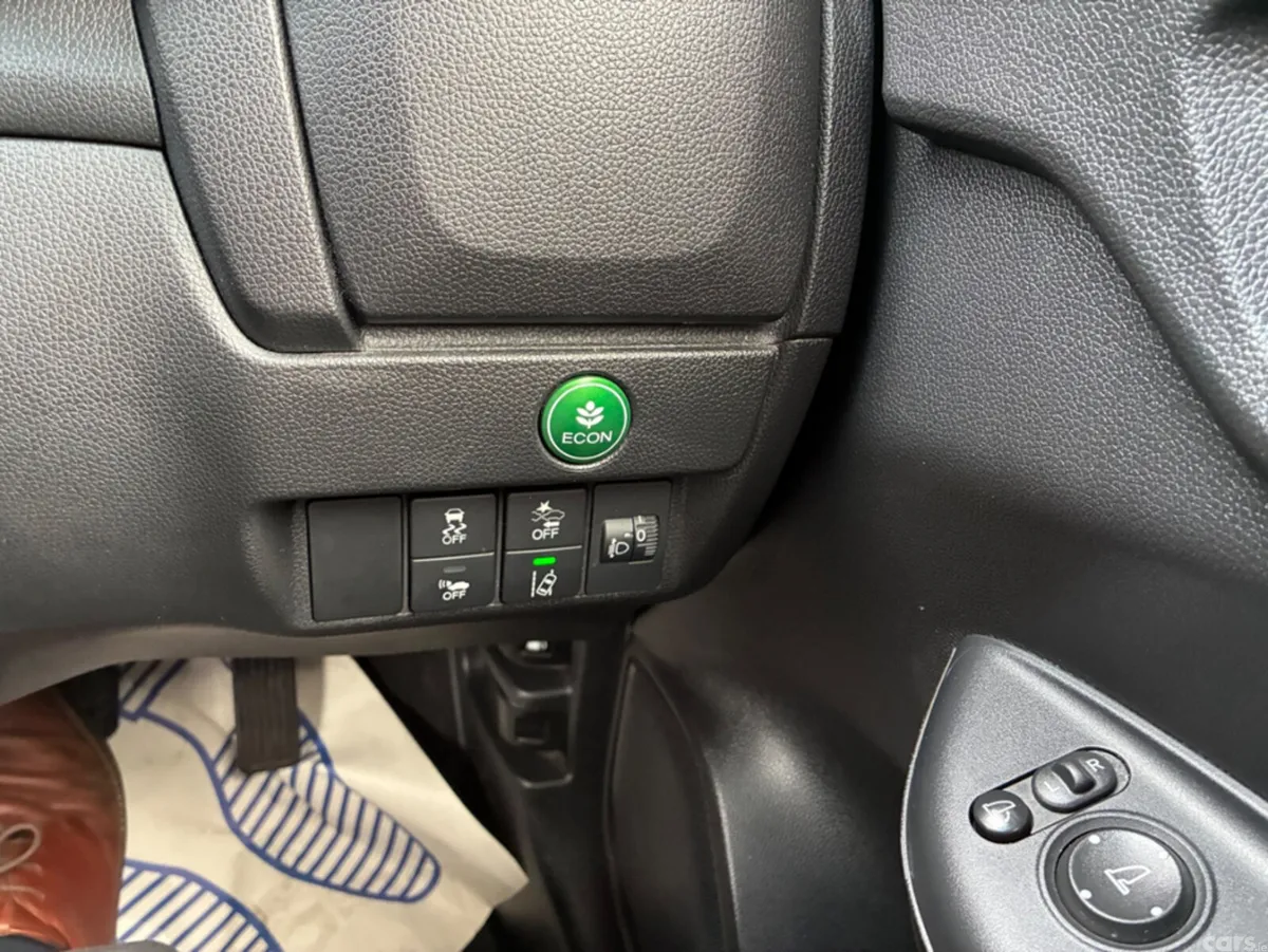 Honda Fit Hatchback, Petrol Hybrid, 2019, White