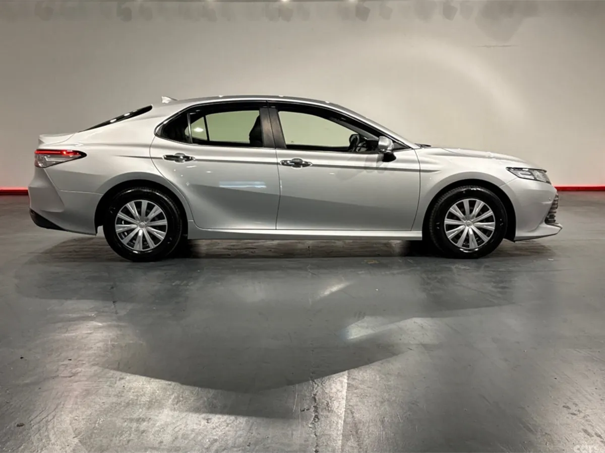 Toyota Camry Saloon, Petrol Hybrid, 2021, Silver