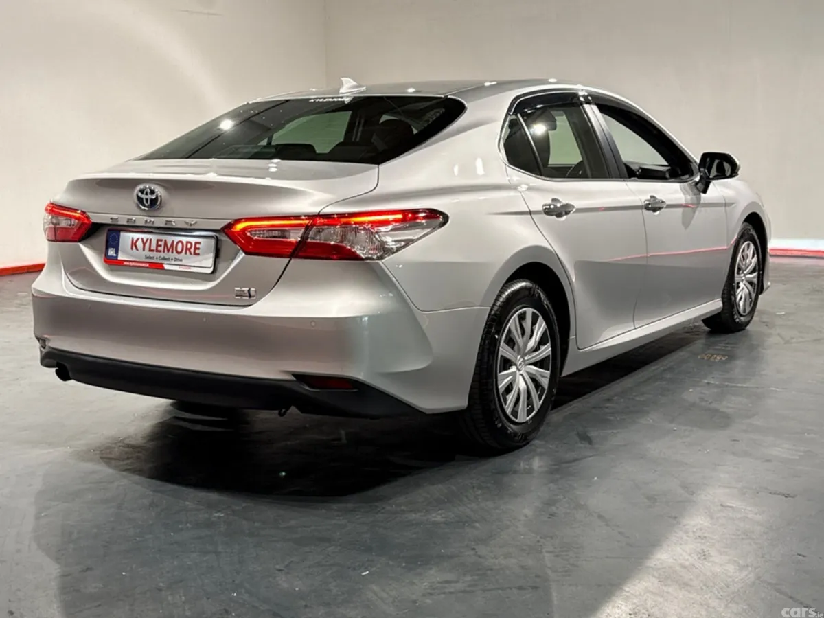 Toyota Camry Saloon, Petrol Hybrid, 2021, Silver