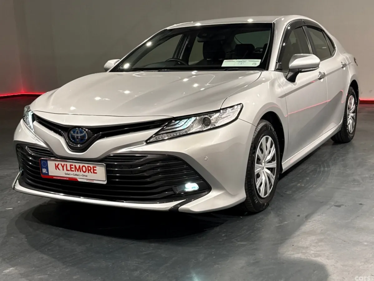 Toyota Camry Saloon, Petrol Hybrid, 2021, Silver
