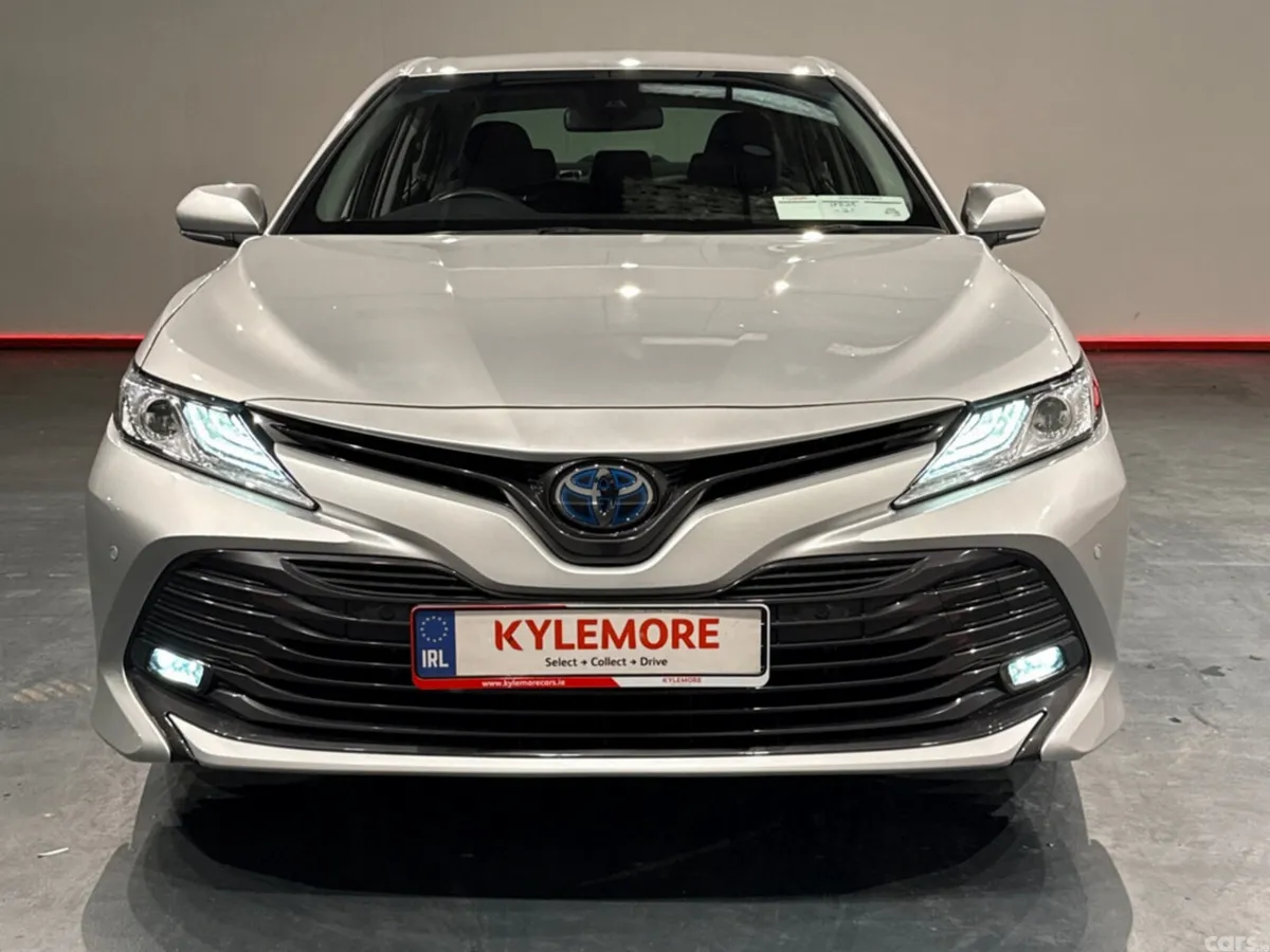Toyota Camry Saloon, Petrol Hybrid, 2021, Silver