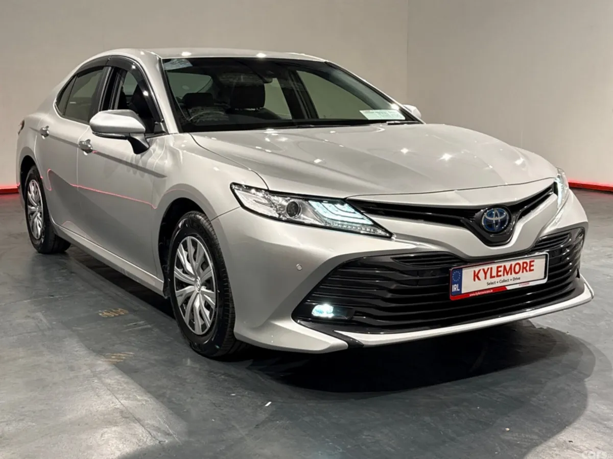 Toyota Camry Saloon, Petrol Hybrid, 2021, Silver