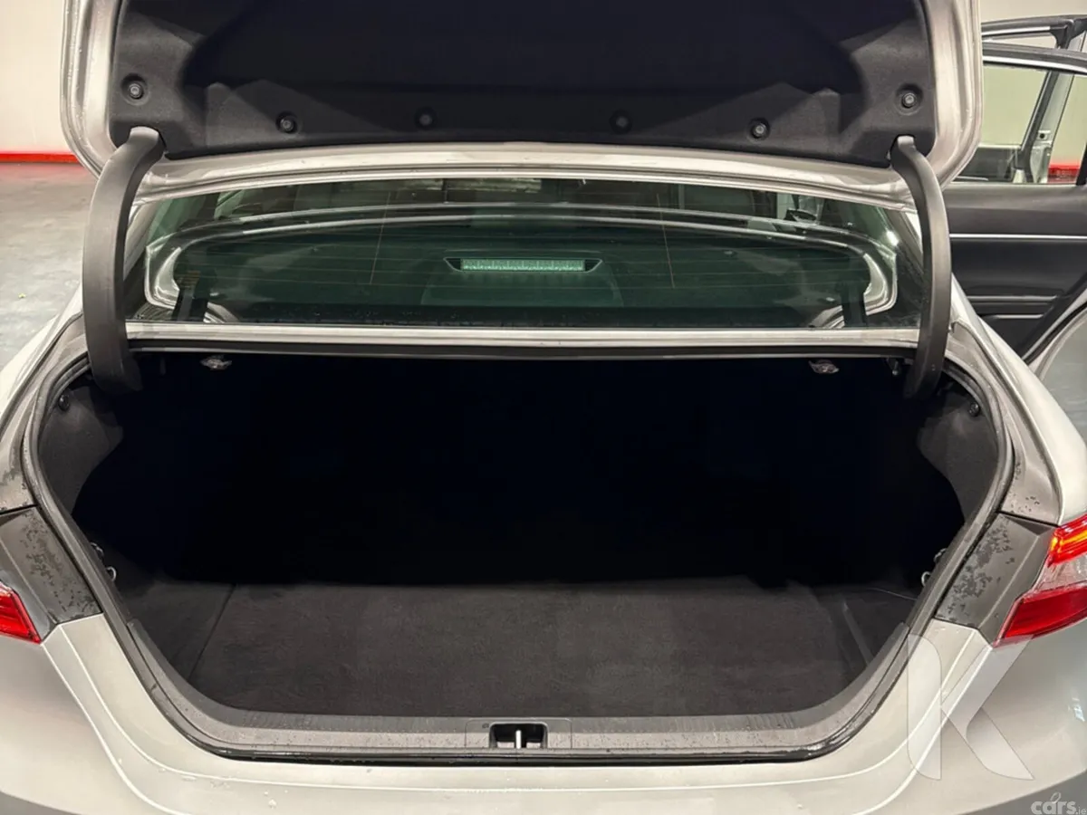 Toyota Camry Saloon, Petrol Hybrid, 2021, Silver