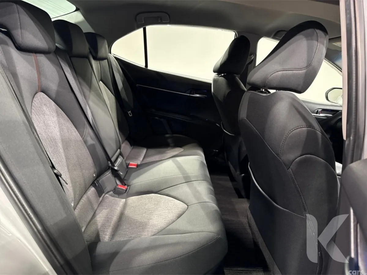 Toyota Camry Saloon, Petrol Hybrid, 2021, Silver