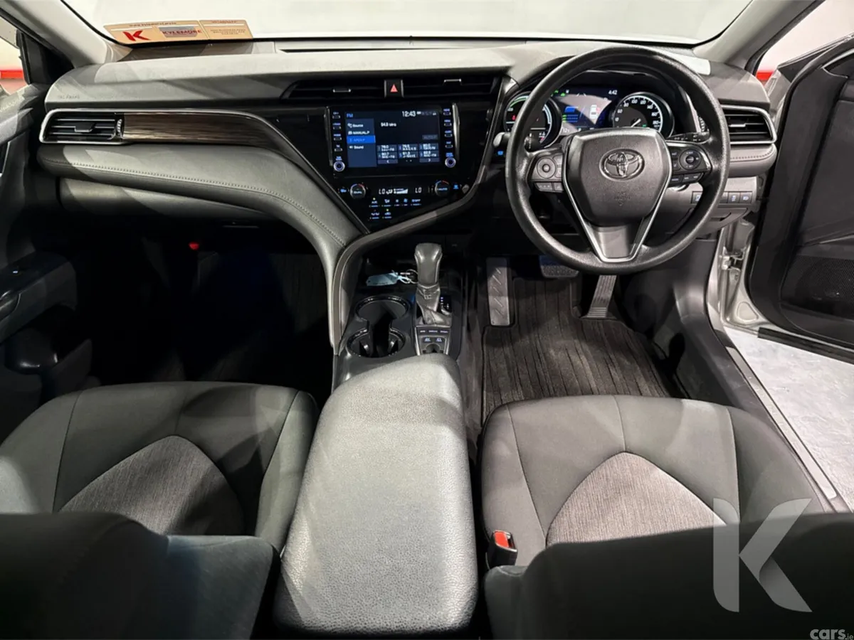Toyota Camry Saloon, Petrol Hybrid, 2021, Silver