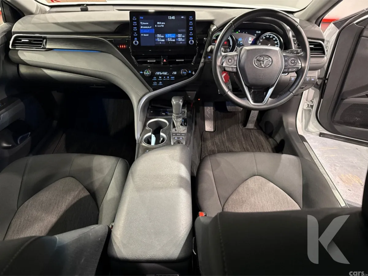 Toyota Camry Saloon, Petrol Hybrid, 2023, White