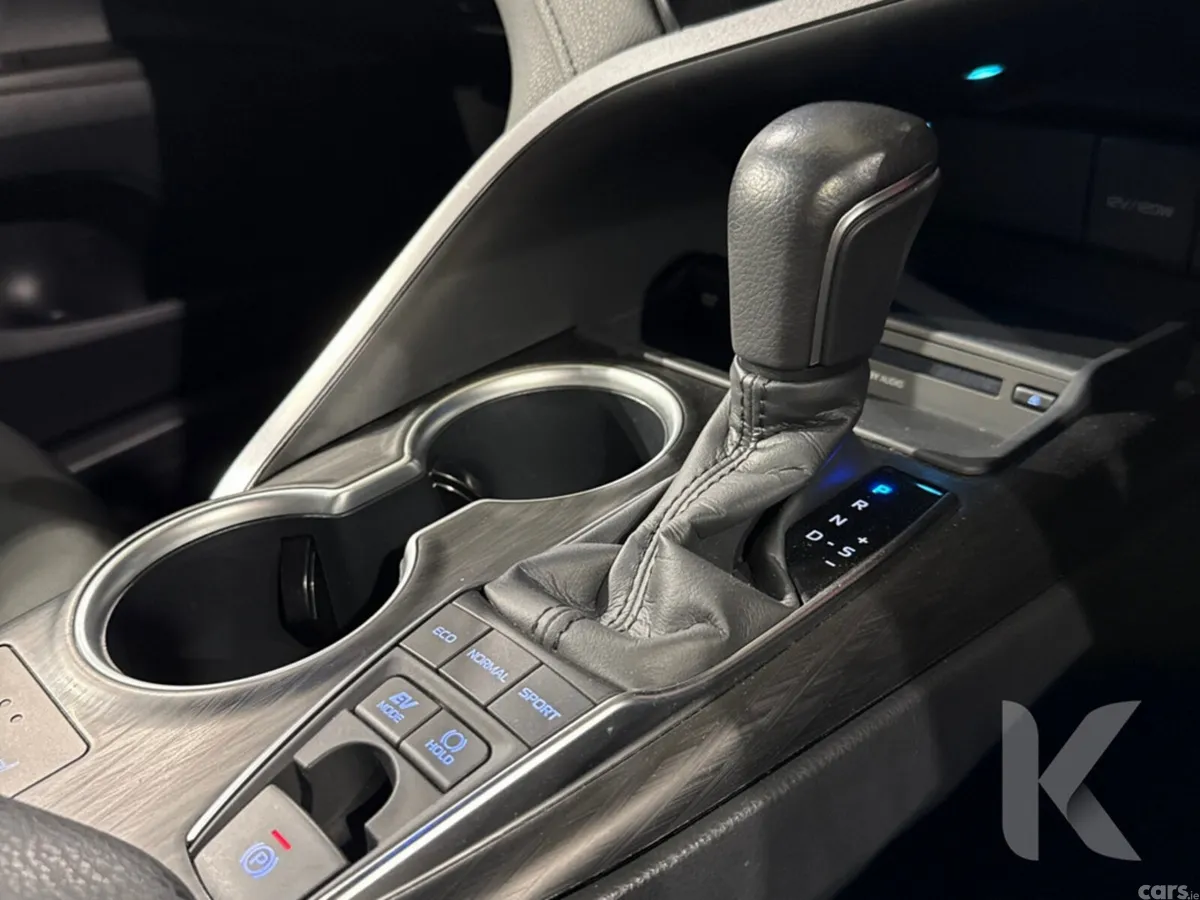 Toyota Camry Saloon, Petrol Hybrid, 2023, White