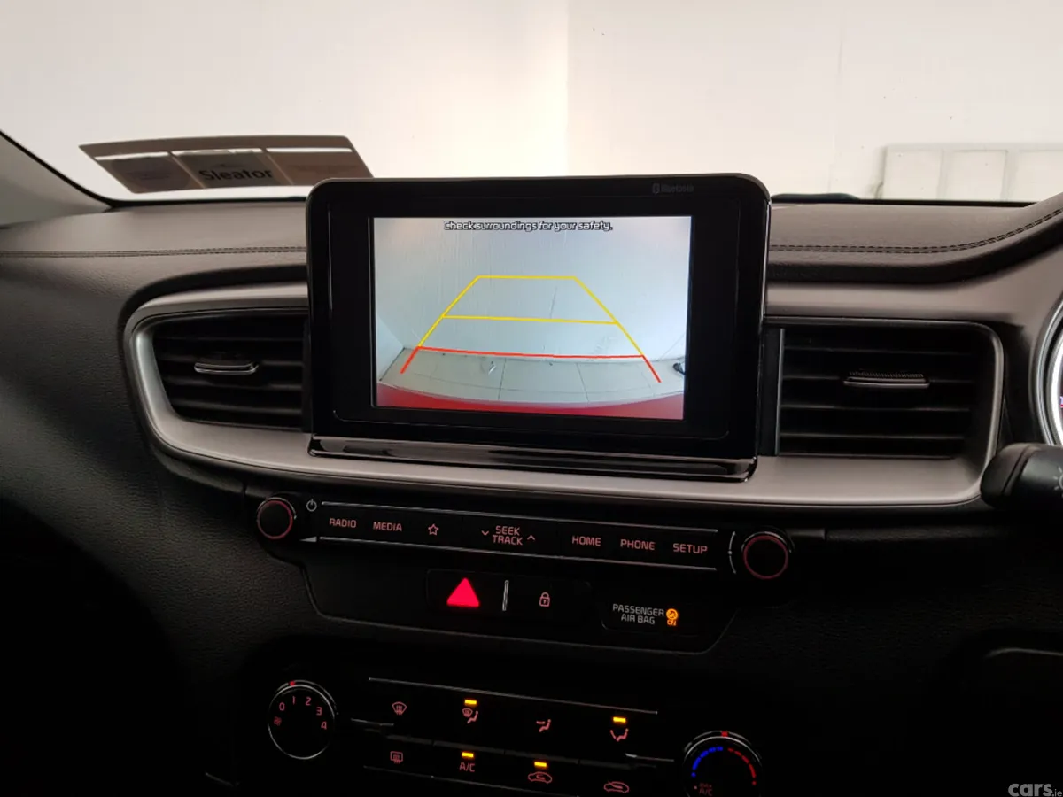 Kia Ceed Hatchback, Diesel, 2020, Red