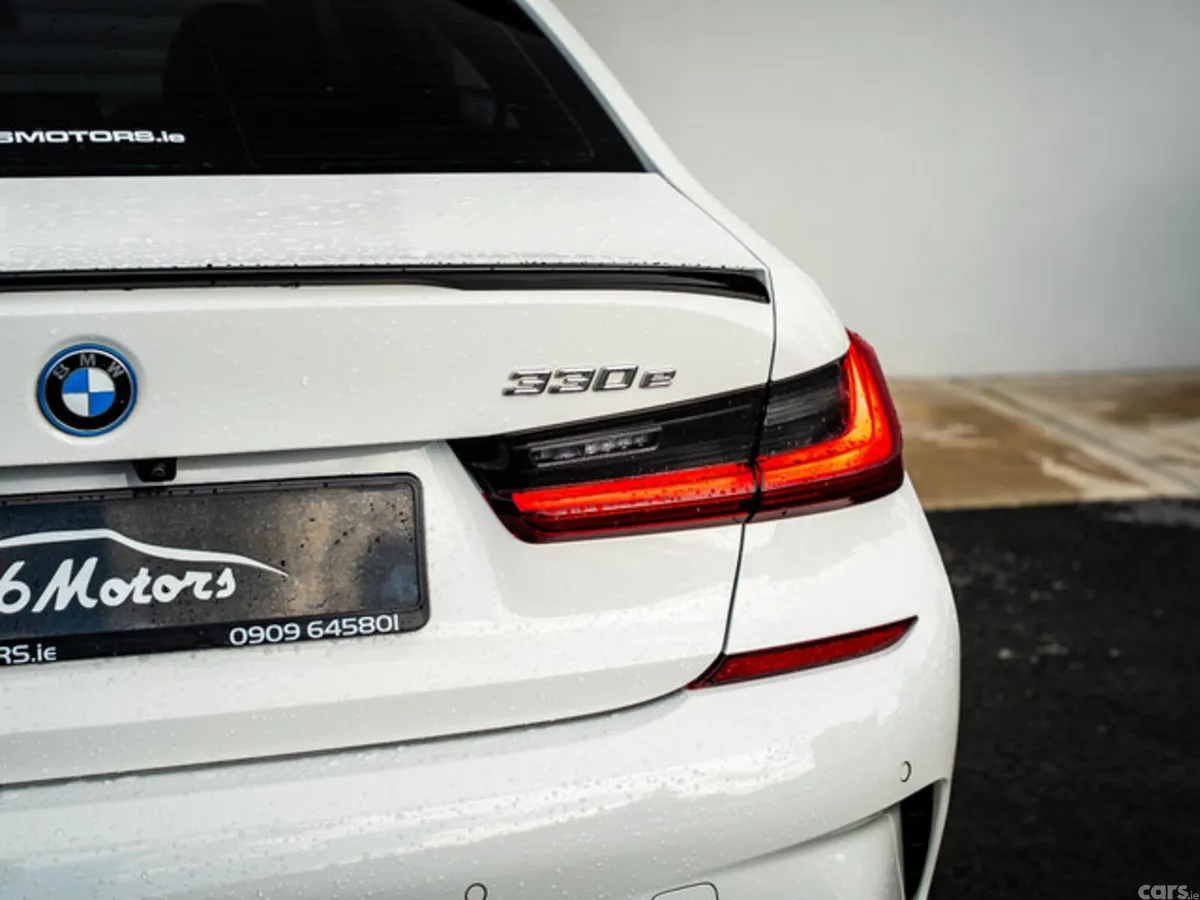 BMW 3-Series Saloon, Petrol Hybrid, 2022, White