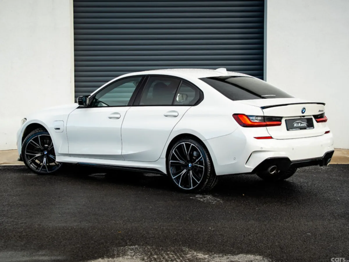 BMW 3-Series Saloon, Petrol Hybrid, 2022, White