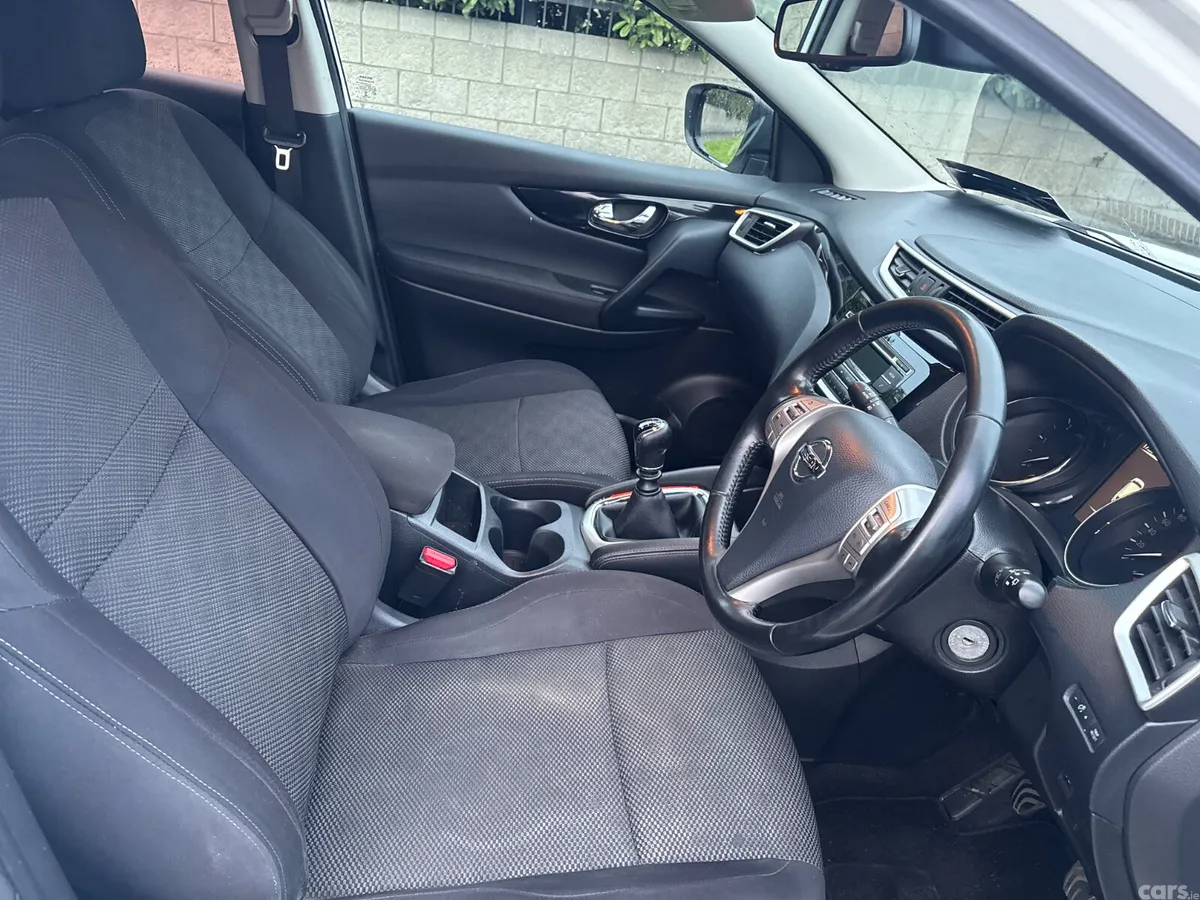 Nissan Qashqai Hatchback, Diesel, 2015, White