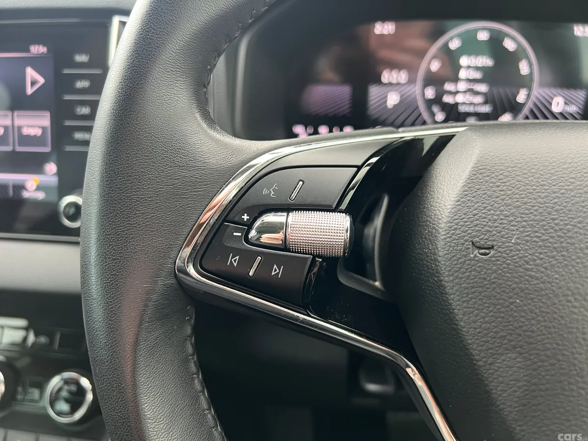 Skoda Karoq SUV, Diesel, 2023, Grey