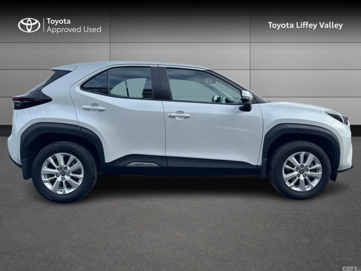 Toyota Yaris Cross SUV, Petrol Hybrid, 2025, White