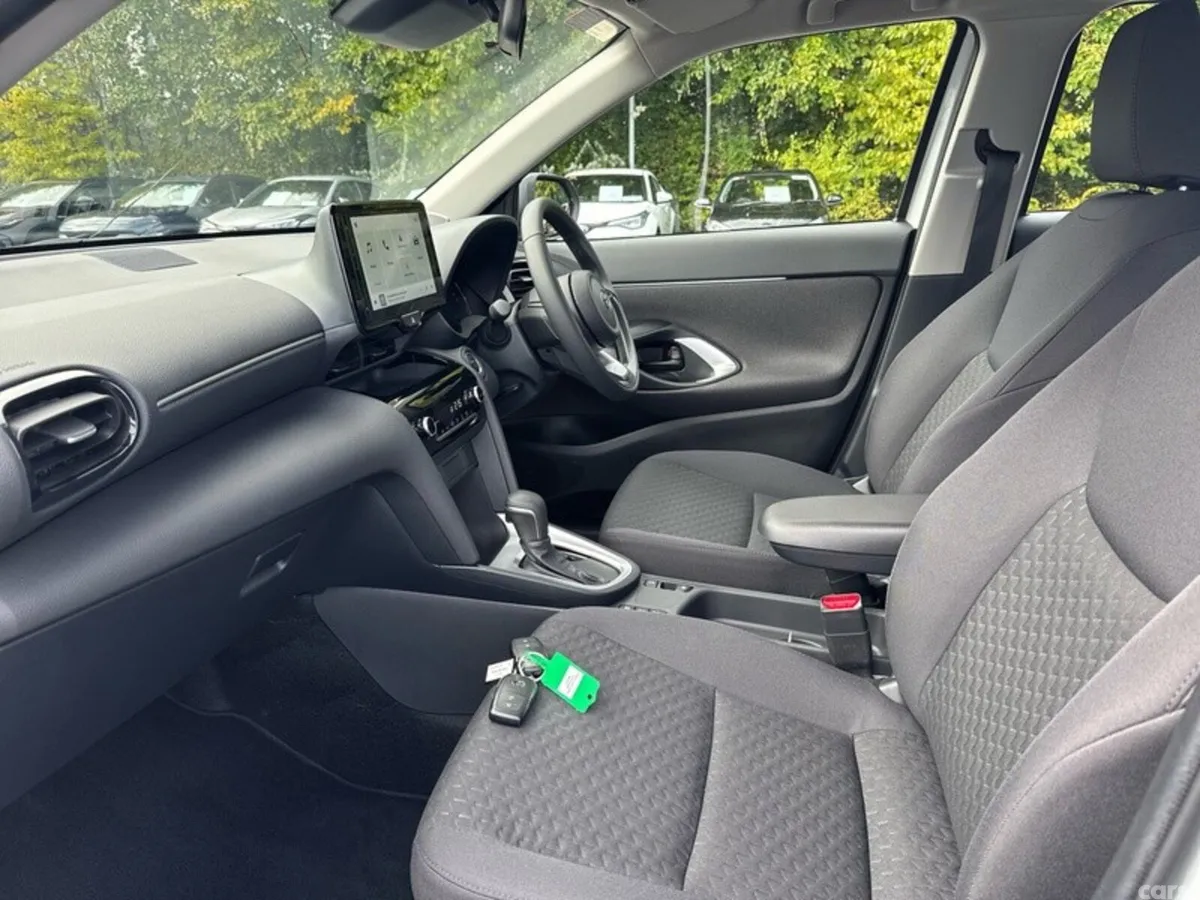 Toyota Yaris Cross SUV, Petrol Hybrid, 2025, White