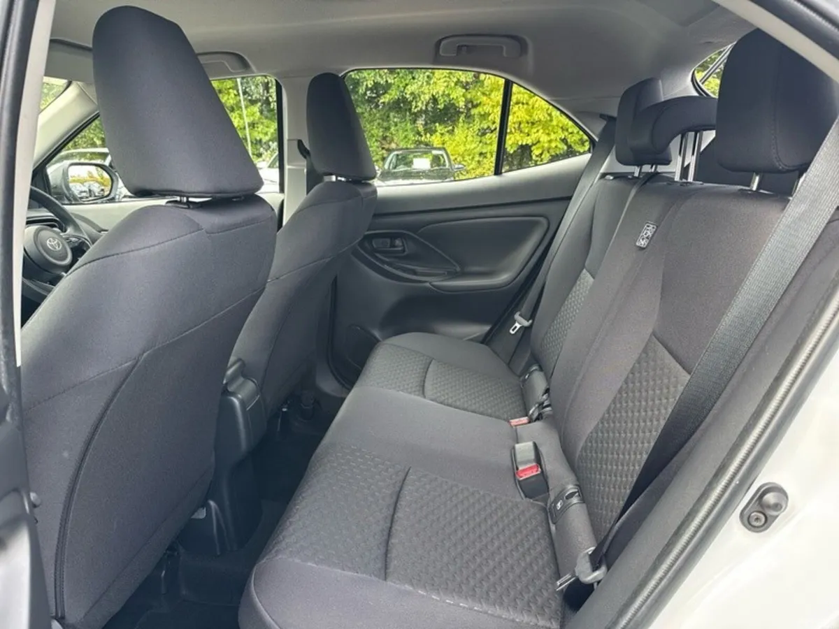 Toyota Yaris Cross SUV, Petrol Hybrid, 2025, White