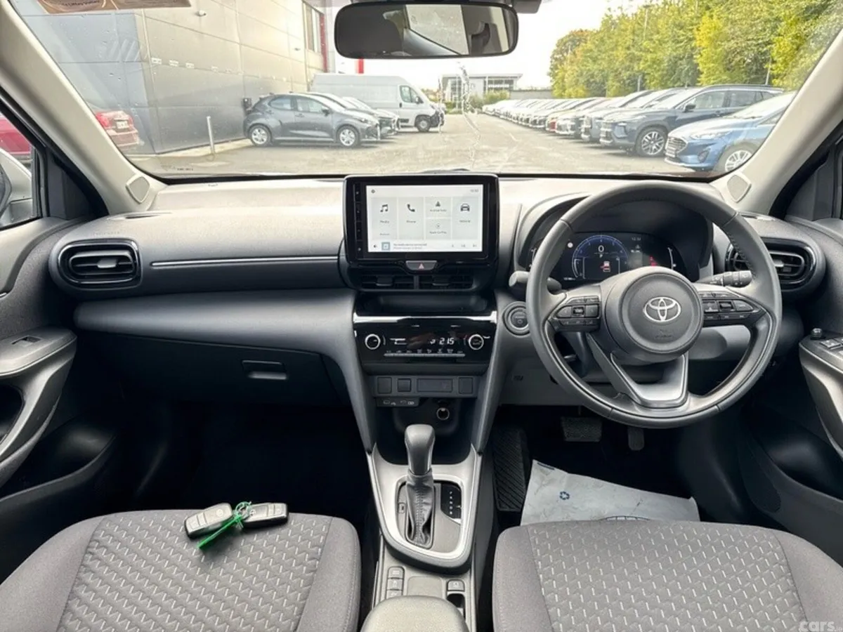 Toyota Yaris Cross SUV, Petrol Hybrid, 2025, White