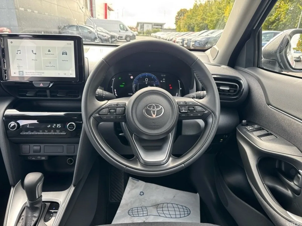 Toyota Yaris Cross SUV, Petrol Hybrid, 2025, White