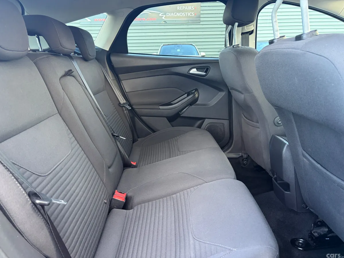 Ford Focus Hatchback, Diesel, 2017, Grey