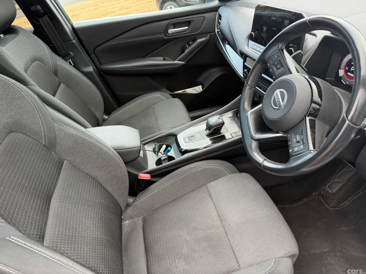 Nissan Qashqai MPV, Petrol, 2021, White