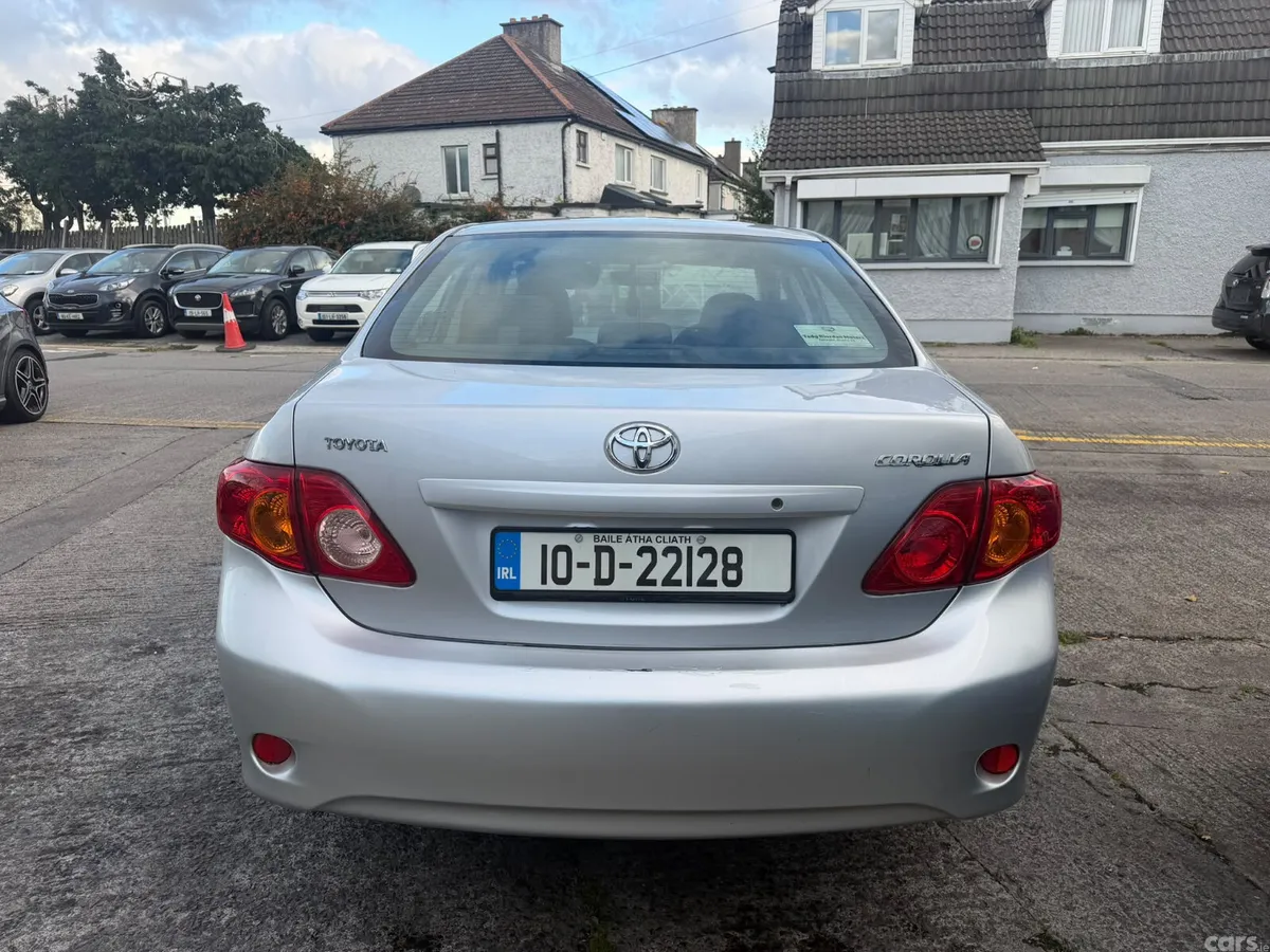 Toyota Corolla Saloon, Petrol, 2010, Silver