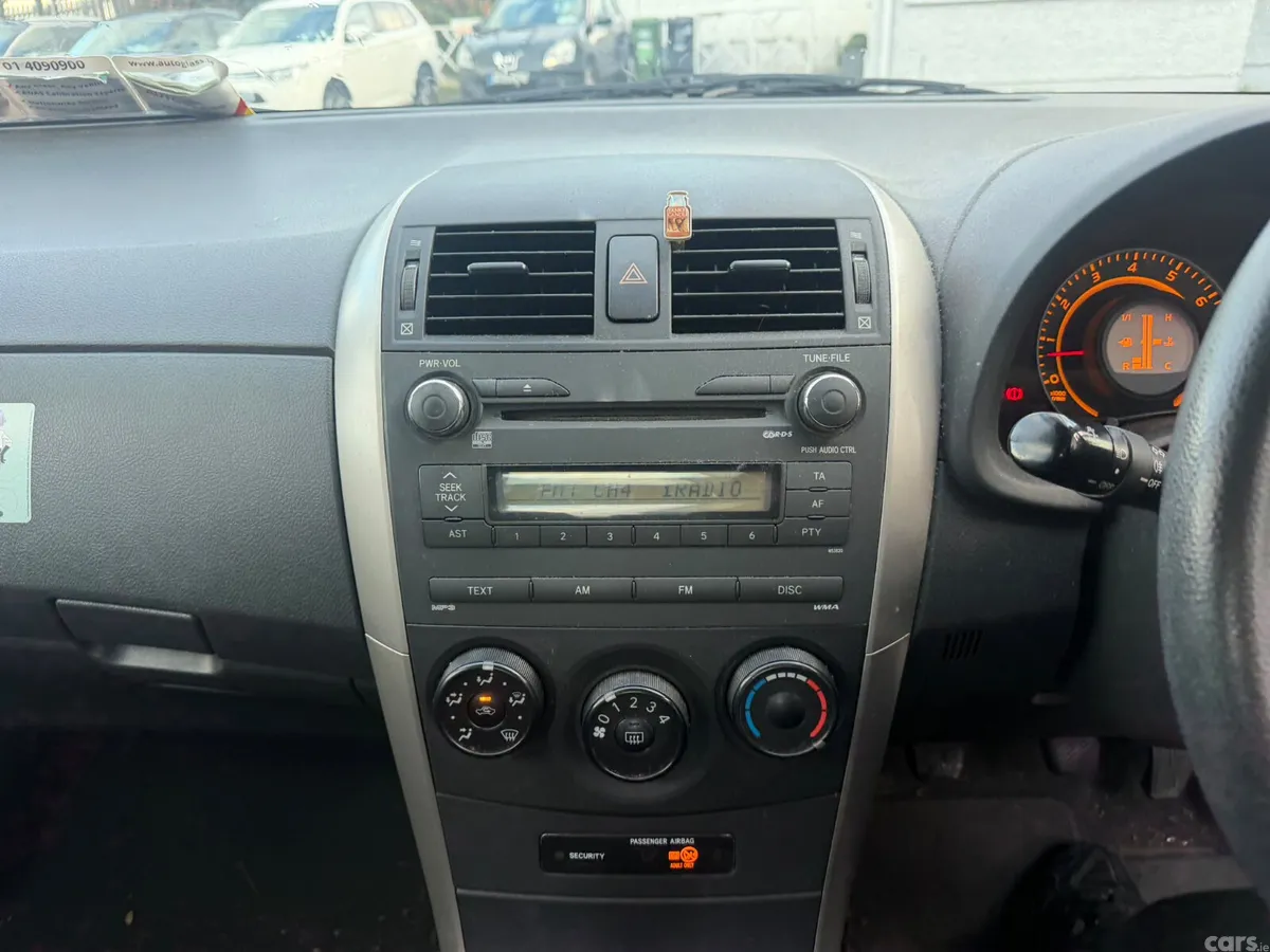Toyota Corolla Saloon, Petrol, 2010, Silver