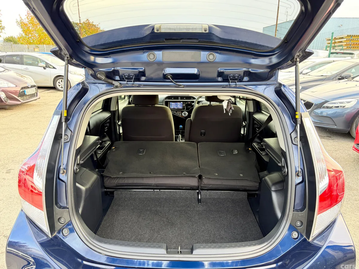 Toyota Aqua Hatchback, Petrol Hybrid, 2017, Blue