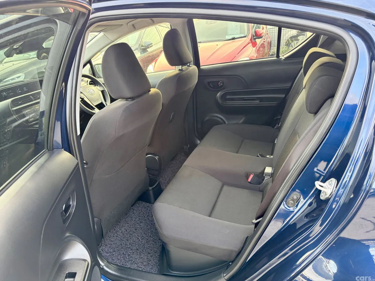 Toyota Aqua Hatchback, Petrol Hybrid, 2017, Blue