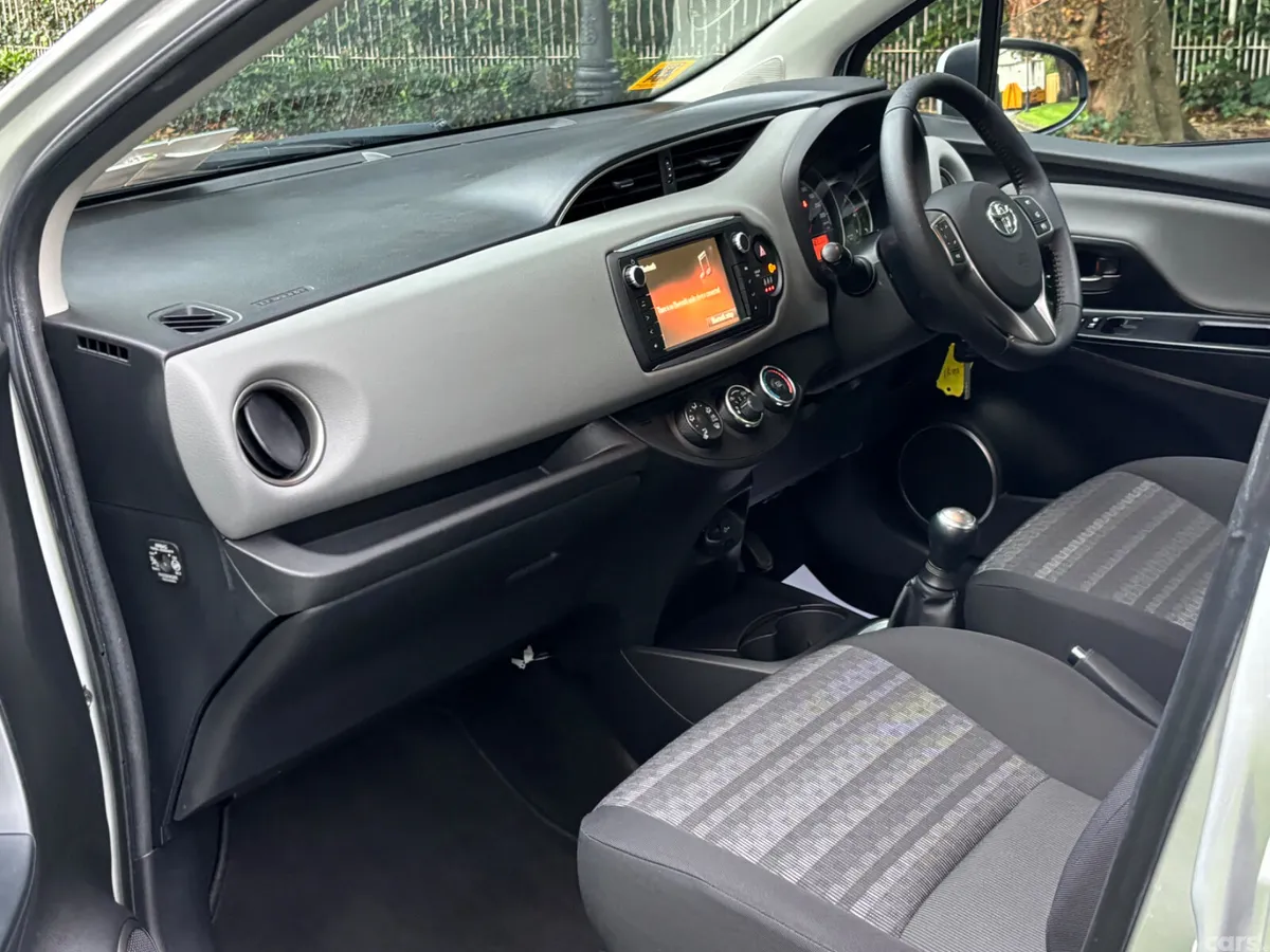 Toyota Yaris Hatchback, Petrol, 2016, Grey