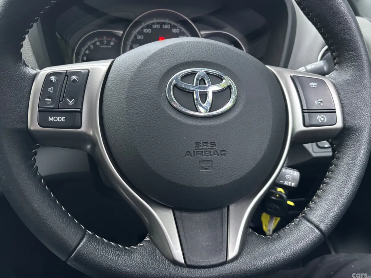 Toyota Yaris Hatchback, Petrol, 2016, Grey