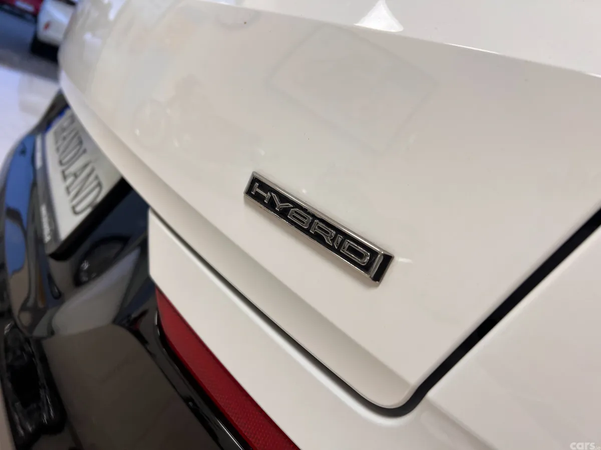 Opel Grandland X SUV, Petrol Plug-in Hybrid, 2024, White