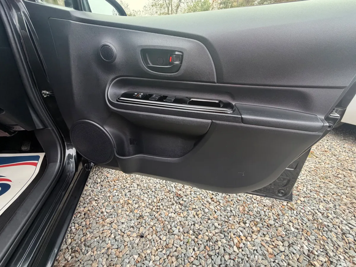 Toyota Aqua Hatchback, Petrol Hybrid, 2018, Black
