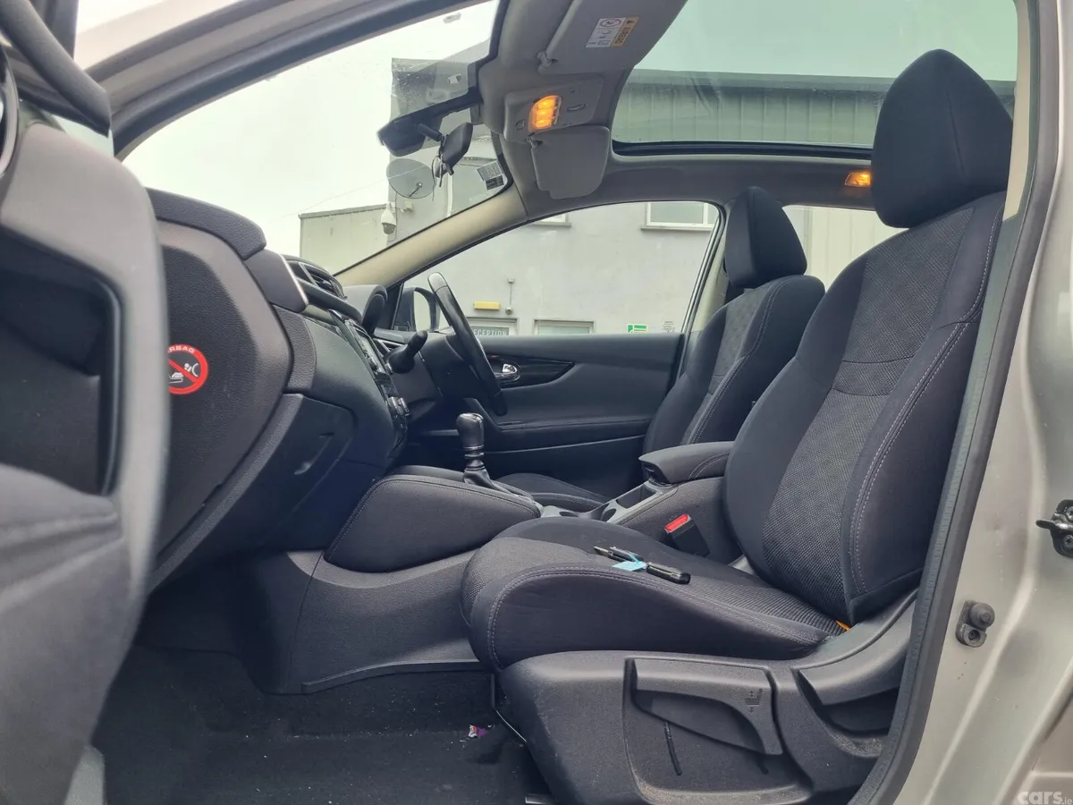 Nissan Qashqai Hatchback, Diesel, 2016, Silver