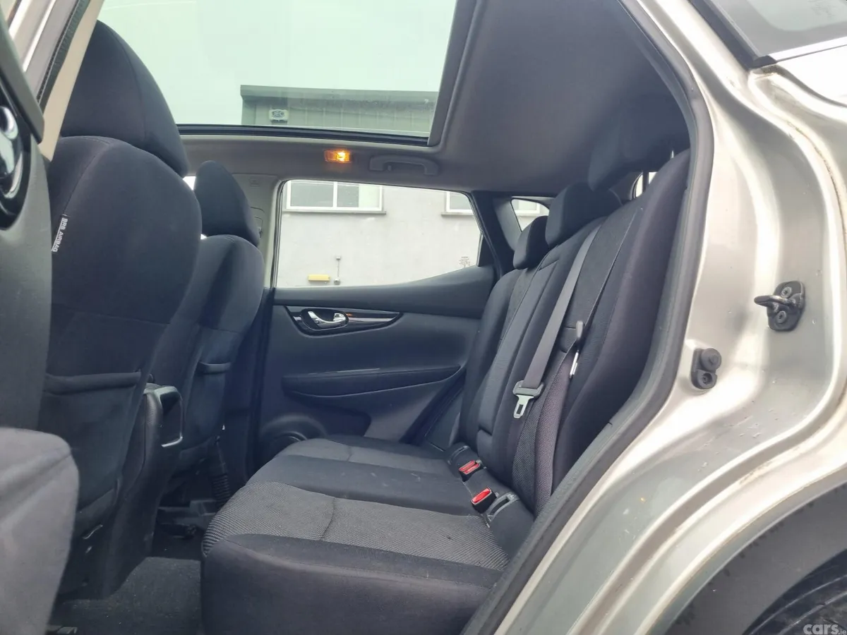 Nissan Qashqai Hatchback, Diesel, 2016, Silver