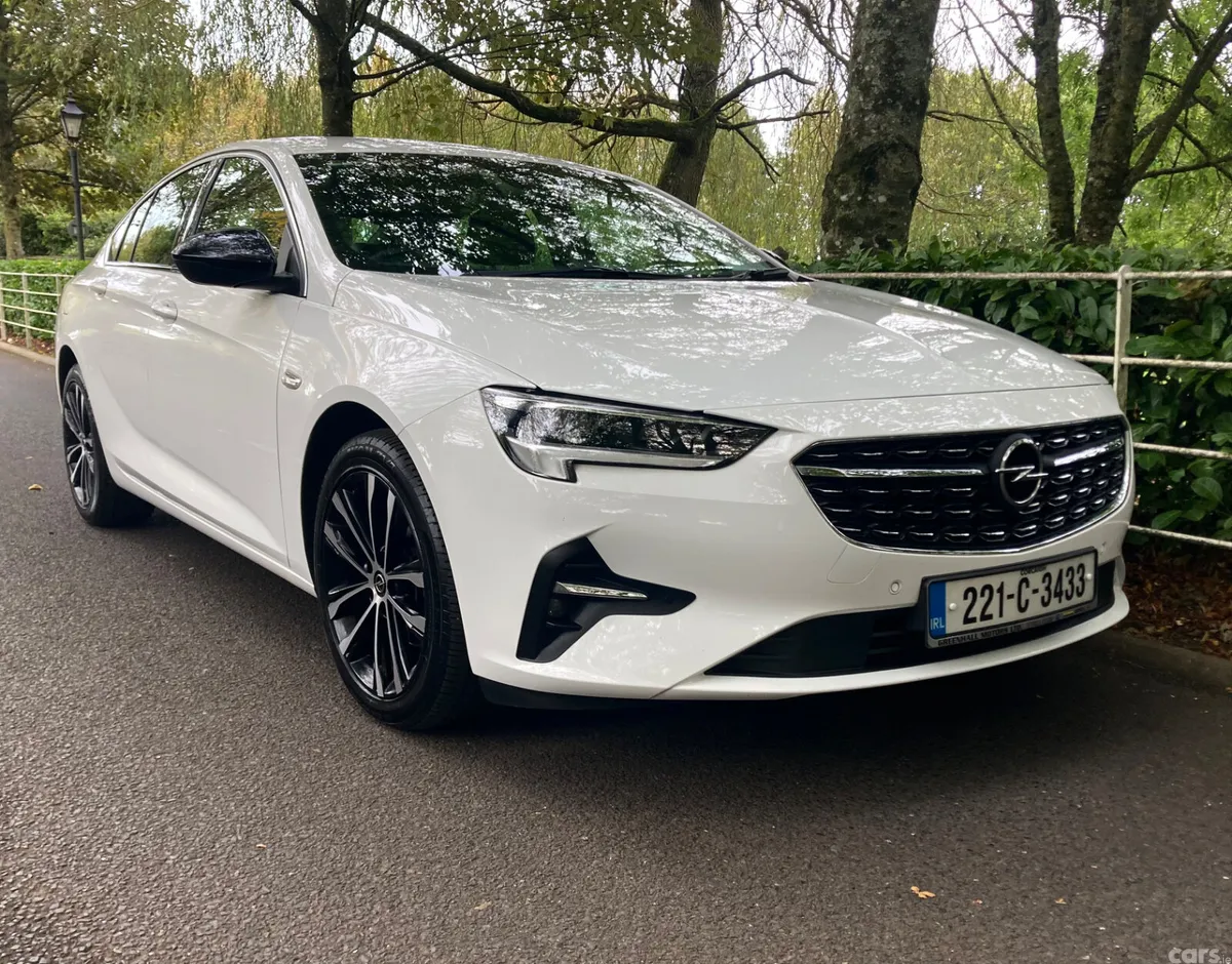 Opel Insignia Hatchback, Diesel, 2022, White