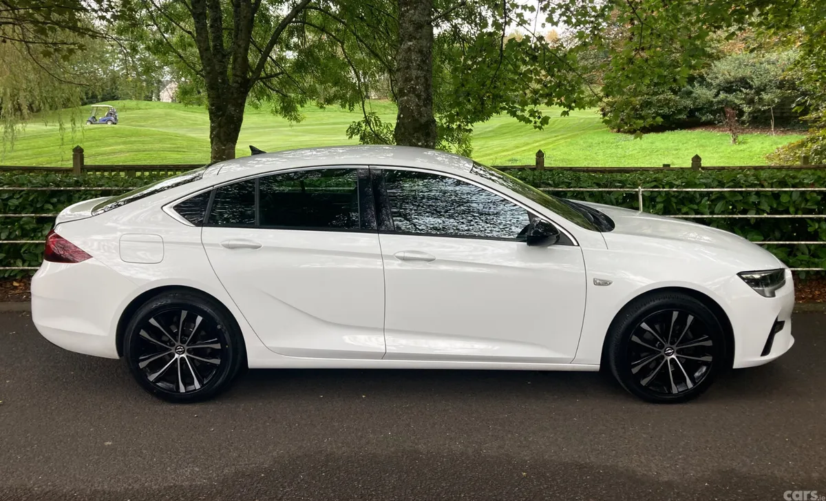 Opel Insignia Hatchback, Diesel, 2022, White