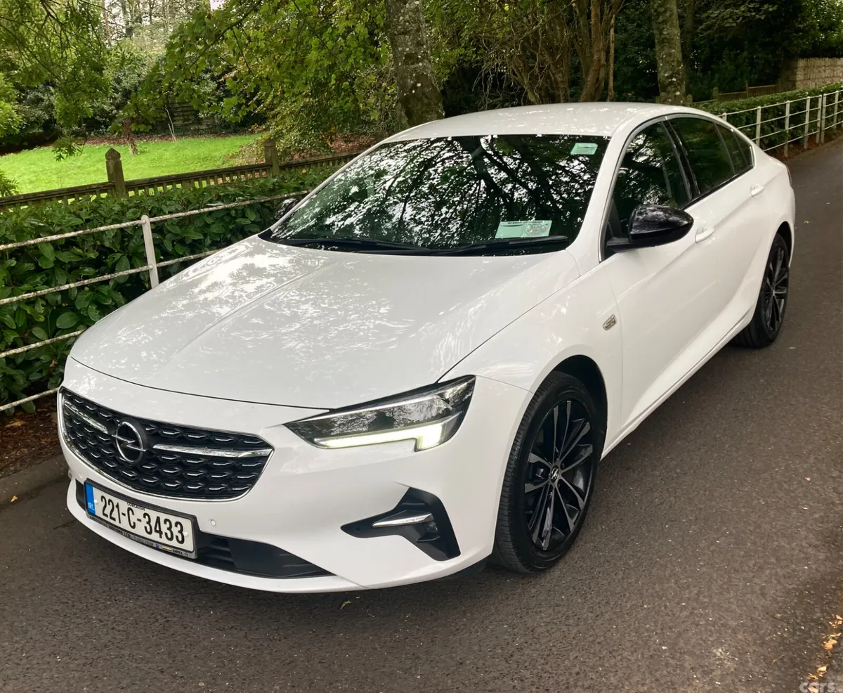 Opel Insignia Hatchback, Diesel, 2022, White